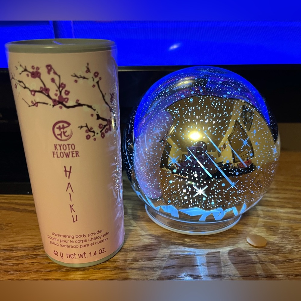 Haiku Kyoto Flower Shimmering Body Powder